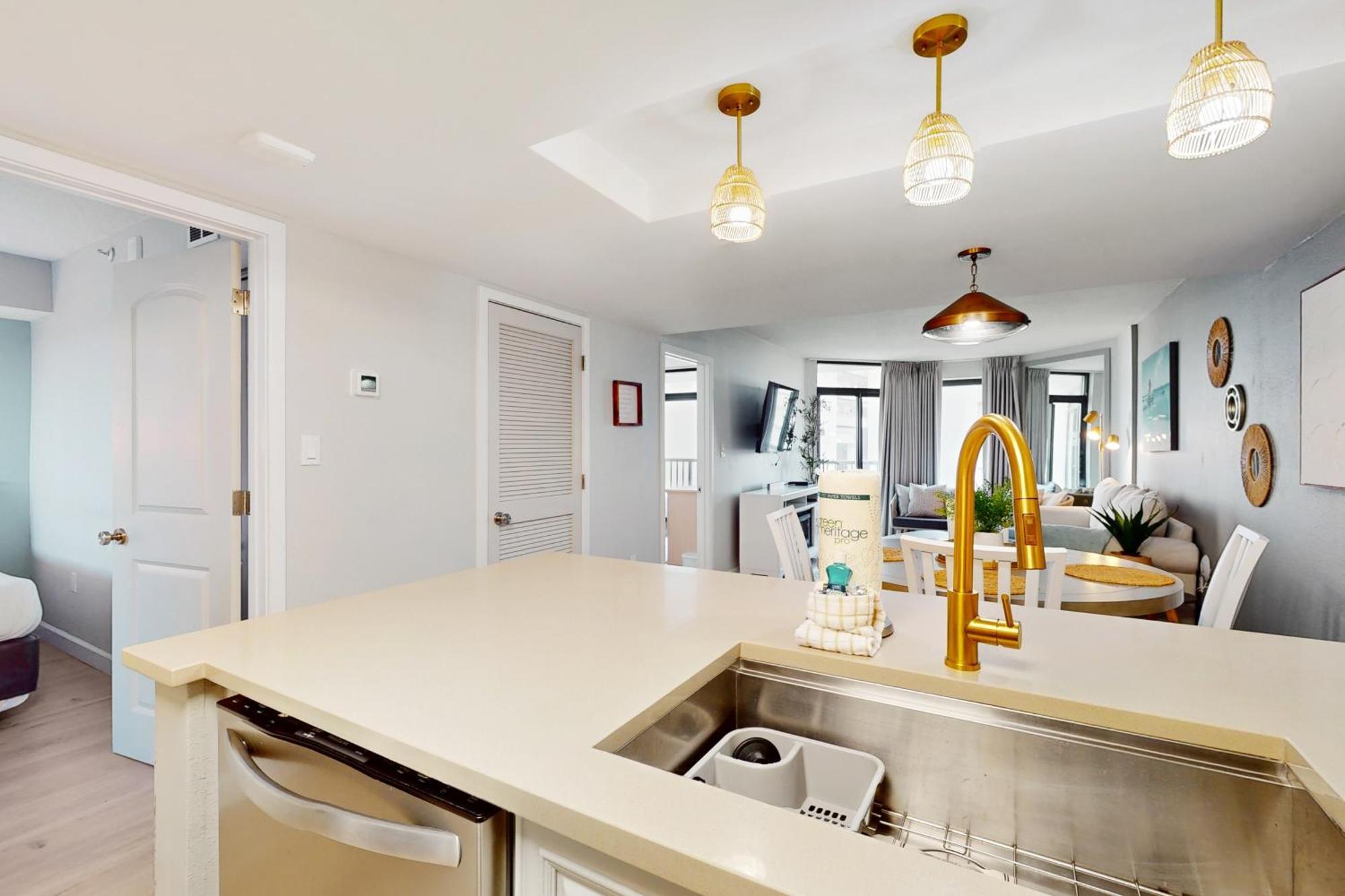 Colony 615 Apartment *